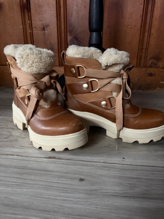 Sorel Shoes - Sorel Brown Tan Platform Shearling-Trim Lace-Up Winter Boots